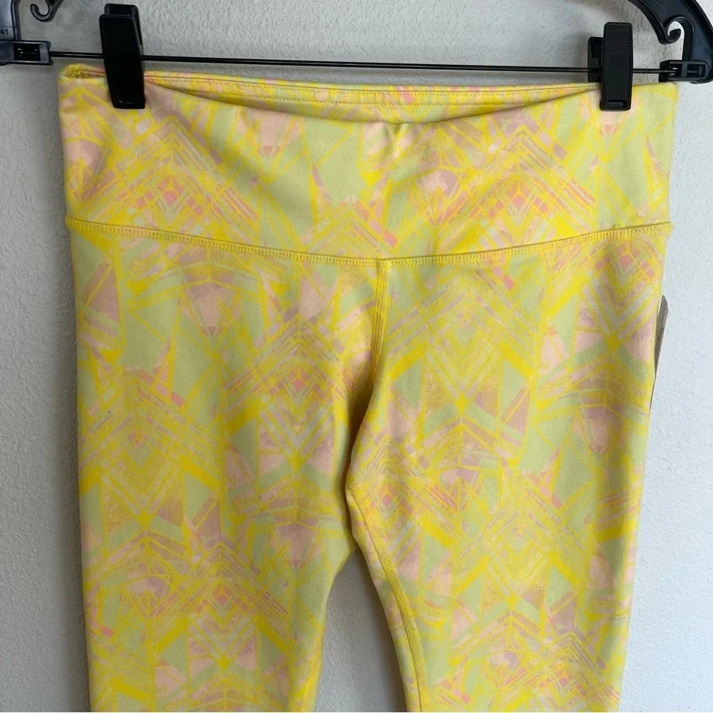 New Alo Yoga Airbrush Capri Leggings Zest Indio Geometric Print NWT Medium